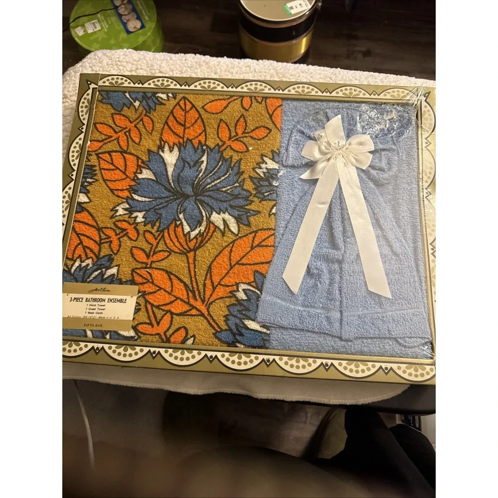Vintage 1960s Decorative Towel Ensemble Gift Set Blue Floral NOS Boxed